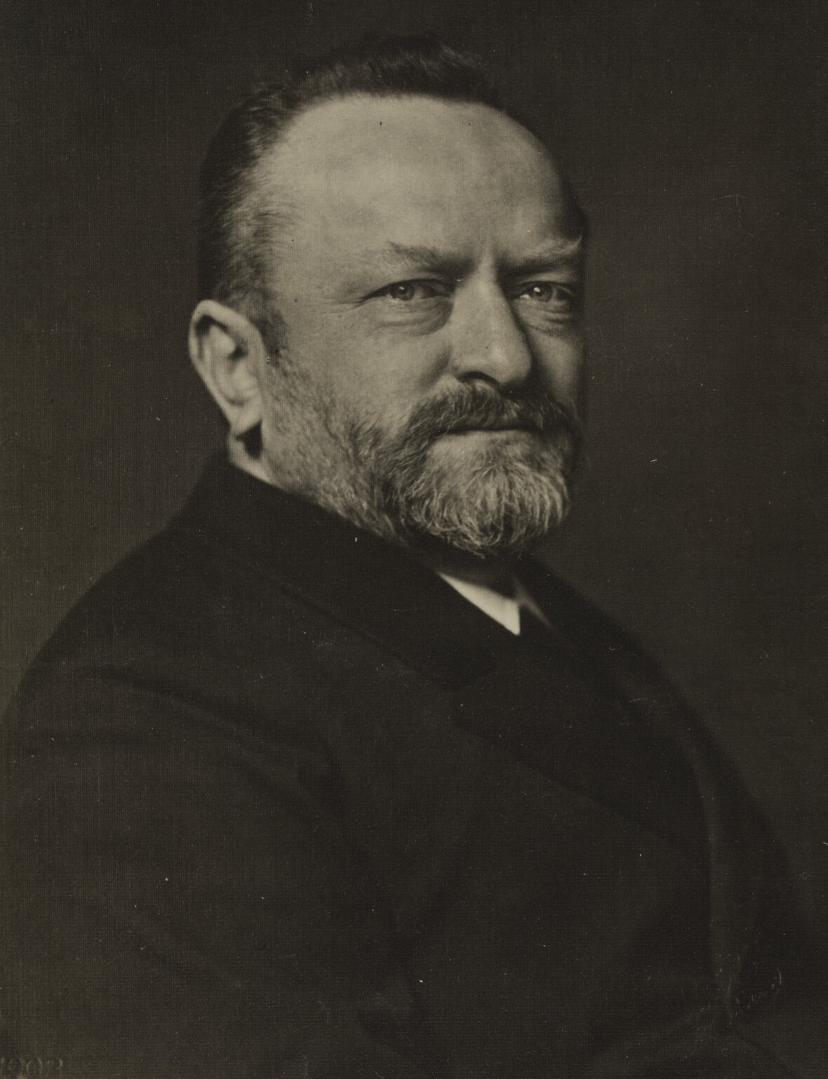 Ein Porträt von Rabbiner Dr. Cossmann Werner.