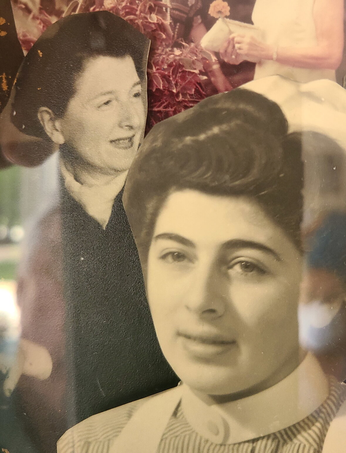 Ausschnitt einer Collage im Haus von Familie Meyer. Oben: Erna Eichmann, unten: Ursula Meyer