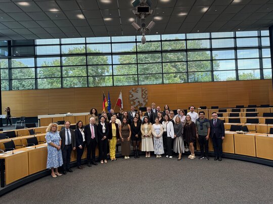 Thüringer Landtag Ehrengäste, Studierende und Wegbereiter:innen des Bachelor Jüdische Soziale Arbeit im Rahmen der Feierstunde im Thüringer Landtag am 04.09.2025