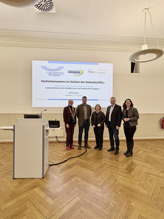 Von links nach rechts: Rabb. Prof. Dr. Birgit Klein, Patrick Baumgärtner, Prof. Dr. Havva Engin, Norbert Pellens, Argyri Parashaki-Schauer