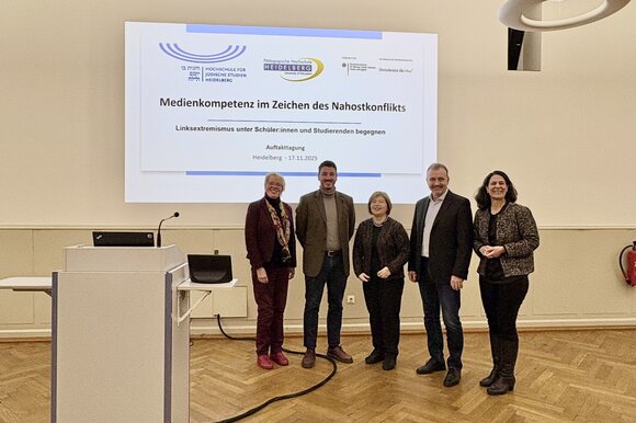 Von links nach rechts: Rabb. Prof. Dr. Birgit Klein, Patrick Baumgärtner, Prof. Dr. Havva Engin, Norbert Pellens, Argyri Parashaki-Schauer