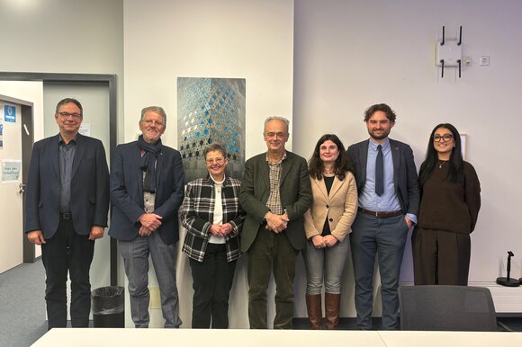 [Übersetzen nach: English] 