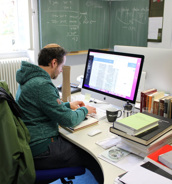 Sebastian Seemann am Arbeitsplatz. Foto © Ekaterina 'Qeto' Gotsiridze