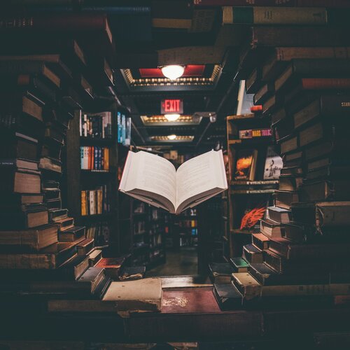 Buch in Schwebe Buch in Schwebe
